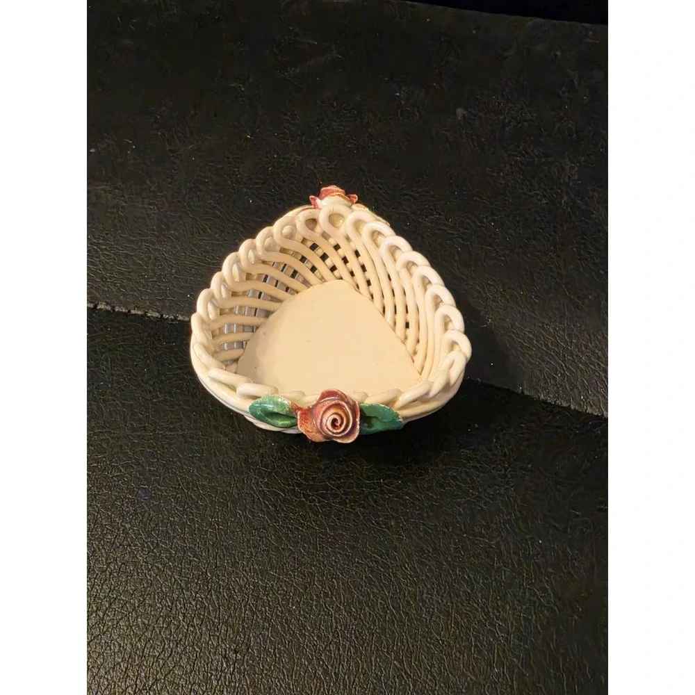 Beautiful Vintage Ceramic Heart Shaped Lattice Rose Basket Made in Italy